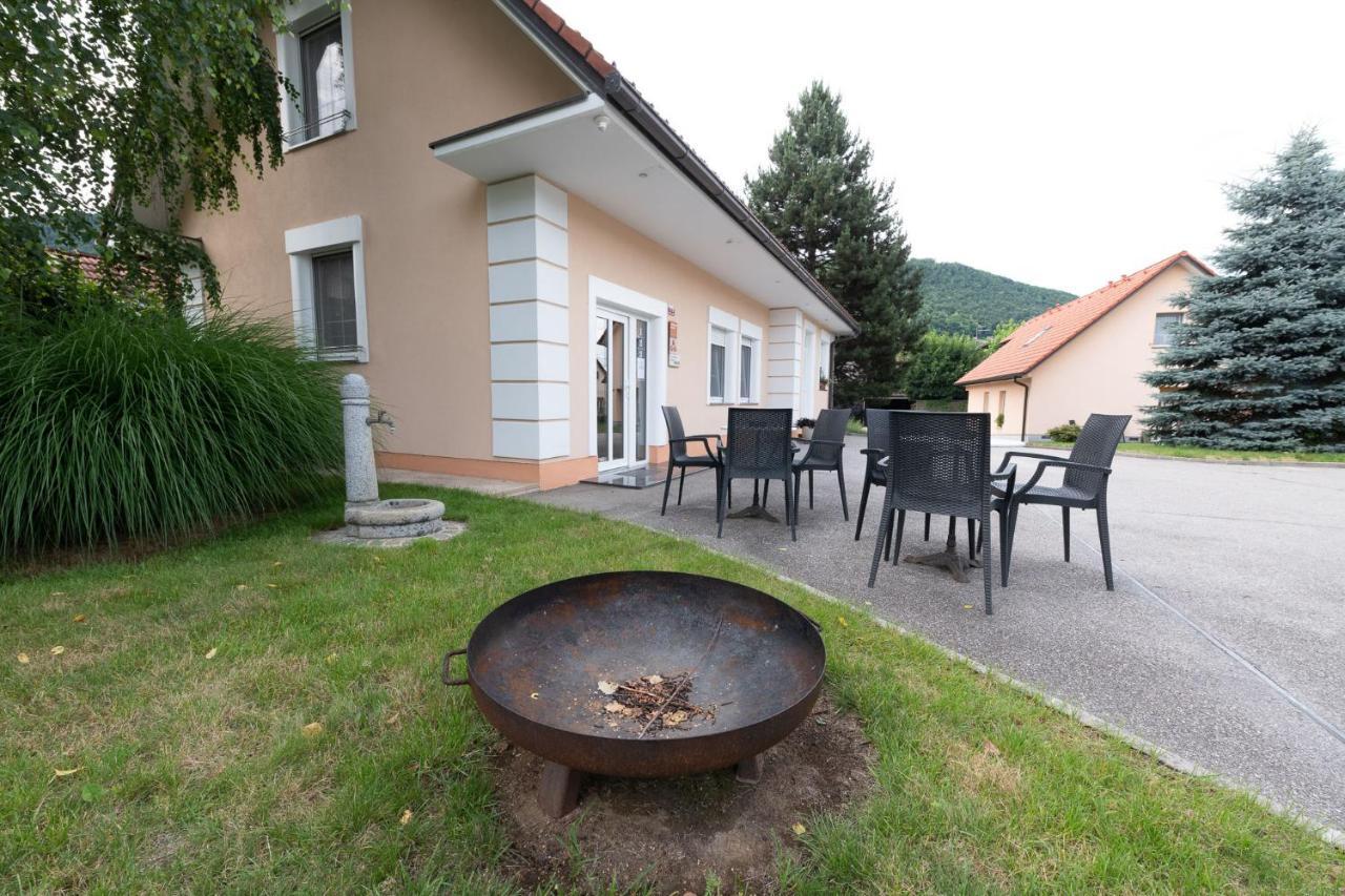 Apartmaji In Sobe Ramar Straza Exterior foto