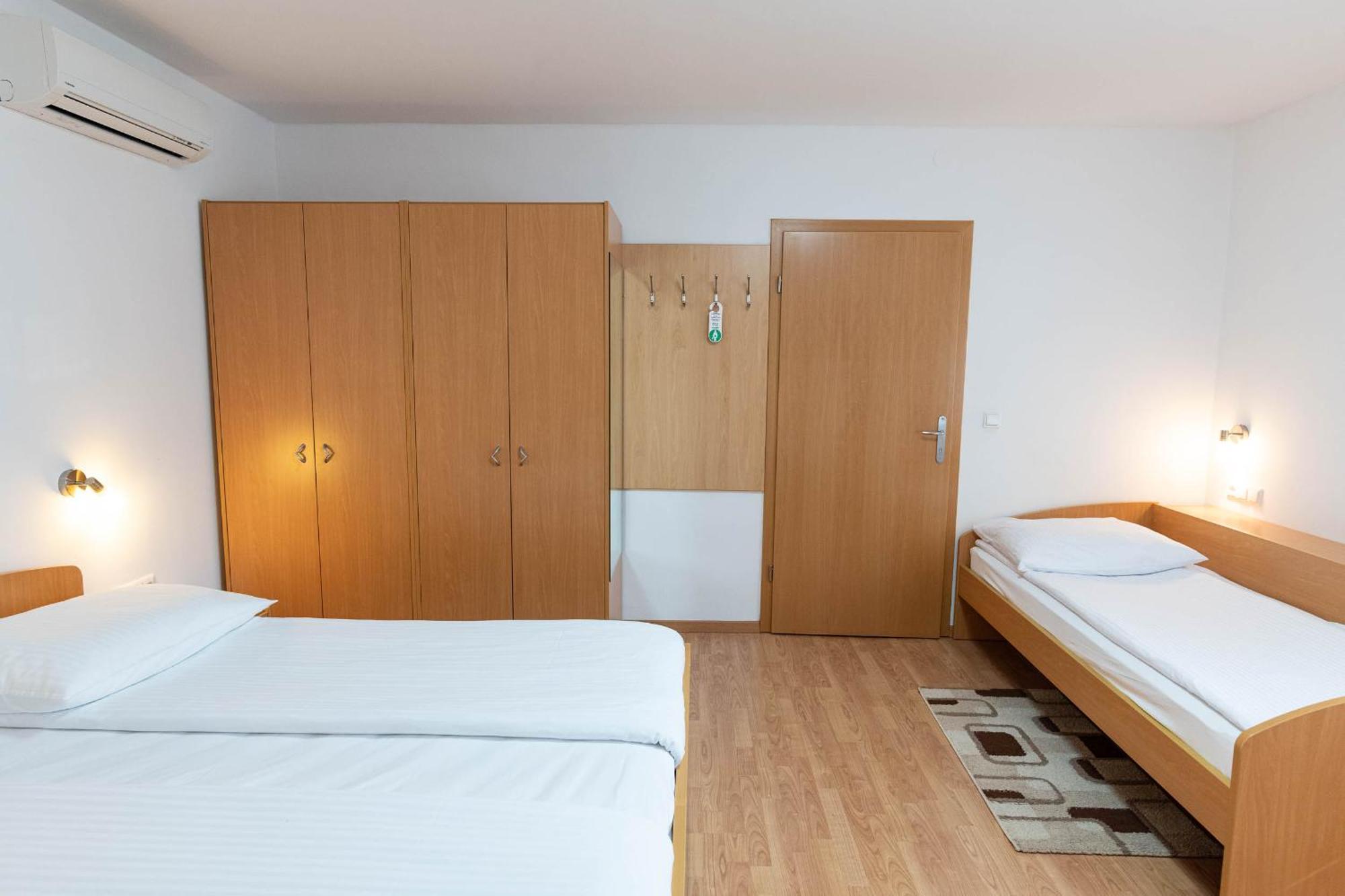 Apartmaji In Sobe Ramar Straza Exterior foto